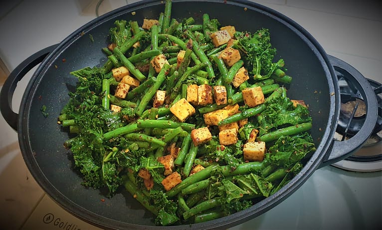 Stir-fry green beans, kale and Tofu
